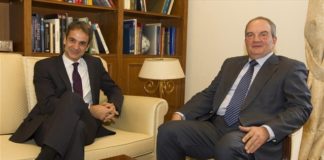 Συνάντηση Μητσοτάκη – Καραμανλή για την πορεία της Ν.Δ. προς τις εκλογές