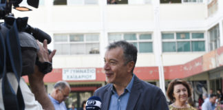 Στ. Θεοδωράκης: Για να γεννηθούμε ένα σπερματοζωάριο δεν δείλιασε και έφυγε μπροστά