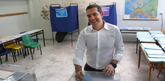 Τσίπρας: «Είναι ευθύνη των πολλών να μην αφήσουμε καμιά χαραμάδα σε κανένα να πάρει τα μέτρα πίσω» (Video)