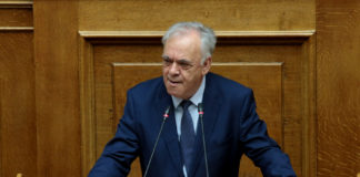Ο Δραγασάκης ξανά στη Βουλή μετά την παραίτηση Αχτσιόγλου ως «ανεξάρτητος βουλευτής της Αριστεράς»