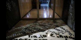 Επίθεση του Ρουβίκωνα στα γραφεία της Athens Voice (video)