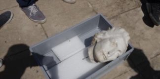 Βάνδαλοι κατέστρεψαν την προτομή της Λέλας Καραγιάννη