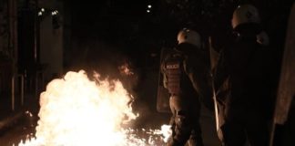 Εξάρχεια: Σοβαρά επεισόδια με κουκουλοφόρους, επτά προσαγωγές