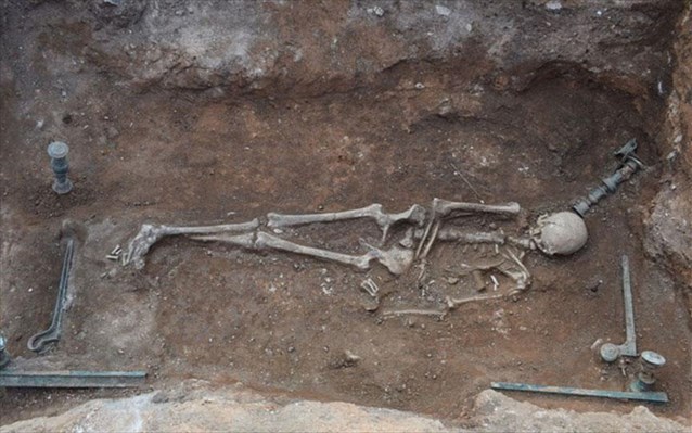 kozani-asulito-tafo-tou-1ou-aiona-px-efere-sto-fos-i-arxaiologiki-skapani