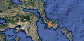 Μαίνεται η πυρκαγιά στην Κάρυστο – Ενισχύονται οι πυροσβεστικές δυνάμεις