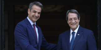 Μητσοτάκης σε Αναστασιάδη: Η παραβατική συμπεριφορά της Τουρκίας ανοιχτά της Κύπρου προκαλεί