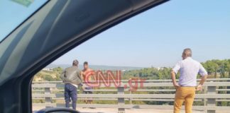 Αίσιο τέλος για τον άνδρα που απειλούσε να πέσει από την πεζογέφυρα της Κύμης