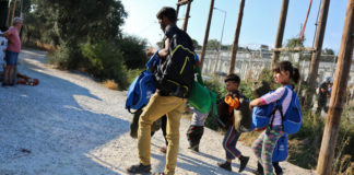 Σύμη: «Κινδυνεύουμε με ξεσηκωμό των μεταναστών» λέει ο δήμαρχος του νησιού