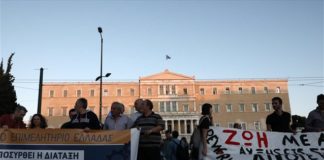 Σε εξέλιξη συγκεντρώσεις στο κέντρο της Αθήνας κατά του αναπτυξιακού νομοσχεδίου
