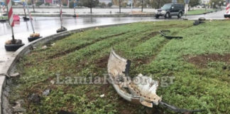 Οδηγός αγνόησε τον κυκλικό κόμβο και συνέχισε ευθεία περνώντας από πάνω του