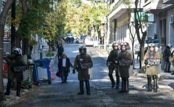 Κουκάκι: Πατέρας και δύο γιοι του οι συλληφθέντες σε κτήριο που εκκενώθηκε