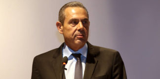 Δύσκολες ώρες για τον Πάνο Καμμένο