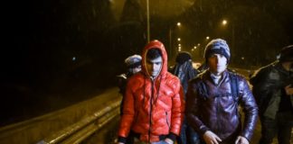 Ολονύχτια μάχη στον Εβρο με δακρυγόνα και χημικά
