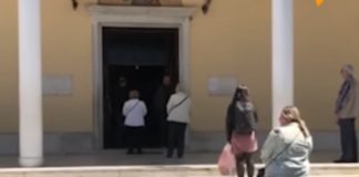 Εκκλησία «έσπασε» τα μέτρα: Άνοιξε για προσκύνημα Επιταφίου (video)