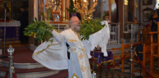 Συνελήφθη ιερέας -Λειτουργούσε με ανοιχτές πόρτες, μοίραζε δάφνες