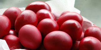 Τα έθιμα του Πάσχα στον καιρό του κορωνοϊού: Ο οβελίας, τα αυγά και το τσουρέκι αλλιώς