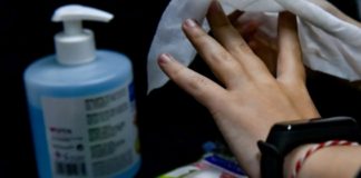 Ο ΕΟΦ απαγορεύει υγρά αντισηπτικά μαντηλάκια που κυκλοφορούν στην αγορά