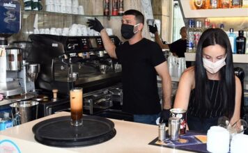 Σεπτέμβρης προνομίων για τους εμβολιασμένους