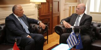 Στην Αίγυπτο ο Δένδιας: Προς συμφωνία για τις θαλάσσιες ζώνες