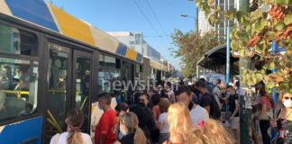 «Ανέκδοτο» τα μέτρα στα μέσα μεταφοράς- Κόσμος στοιβάζεται σαν τις «σαρδέλες»