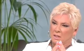 Δείτε τι έγραψε η Δήμητρα Λιάνη στον τάφο του Ανδρέα Παπανδρέου