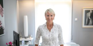 Νατάσα Παζαΐτη: Εκλεισε τα 55 και έσβησε τα κεράκια της γενέθλιας τούρτας