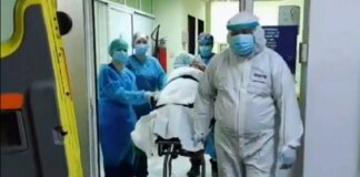 Εξιτήριο με χειροκροτήματα για 93χρονη που νίκησε τον κορωνοϊό