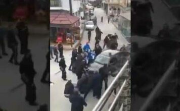 Σοβαρά επεισόδια σε συγκέντρωση αρνητών του κορωνοϊού και των εμβολίων
