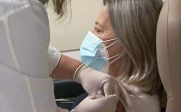 ΠΟΕΔΗΝ: «Όχι» στη μετατροπή των νοσοκομείων σε εμβολιαστικά κέντρα για ηλικιωμένους