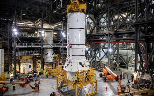 i-nasa-arxise-ti-sunarmologisi-tou-gigantiaiou-puraulou-sls