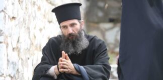 Άρης Σερβετάλης: Θα έπρεπε να είναι ανοιχτές οι εκκλησίες