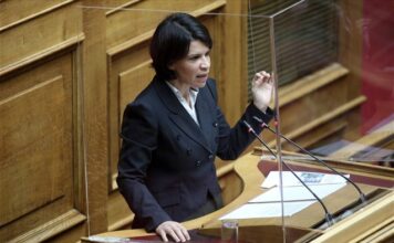 Κόντρα Ελευθεριάδου- ΝΔ στη Βουλή: Ο πρωθυπουργός και η σύζυγός του είναι «επιδειξίες πλούτου»