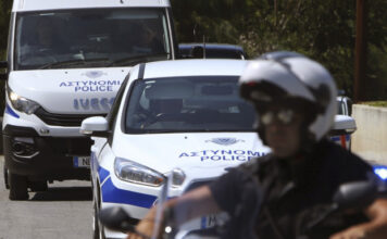 Σκότωσε τη γυναίκα του και τον γιο τους και εξαφανίστηκε