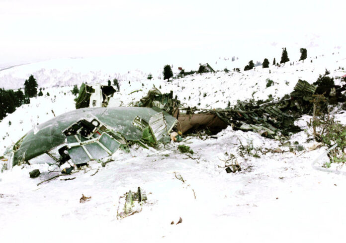 ÁÐÏ ÔÇÍ ÐÔÙÓÇ ÔÏÕ ÓÔÑÁÔÉÙÔÉÊÏÕ ÁÅÑÏÓÊÁÖÏÕÓ C-130 ÓÔÏ ÂÏÕÍÏ ÏÈÑÕÓ ÓÔÇÍ ÖÈÉÙÔÉÄÁ