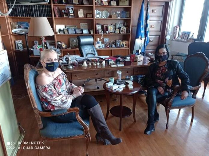 ΚΟΛΥΝΔΡΙΝΗ ΛΟΥΚΑΚΗ