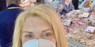 Χαμός με την Ελένη Μενεγάκη: Παραβίασε τα μέτρα και κατέβηκε για ψώνια στην Κεντρική Αγορά της Αθήνας