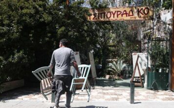 Γιατί απαγορεύθηκε η μουσική σε εστίαση και καφέ
