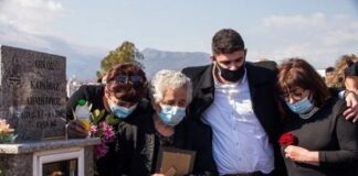 Γιώργος Καραϊβάζ: Η στιγμή που σύζυγος και γιος μαθαίνουν ότι δολοφονήθηκε (video)