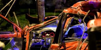 Φορτηγό βγήκε από τον δρόμο – Οδηγός και συνοδηγός απεγκλωβίστηκαν τραυματισμένοι