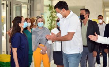 Κικίλιας: Στέλνουμε και εμβόλια Pfizer στα νησιά για να τονώσουμε την «Γαλάζια Ελευθερία»