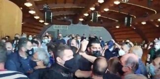 Άγριο ξύλο μεταξύ διαδηλωτών και αστυνομίας στο συνέδριο Εργατικού Κέντρου