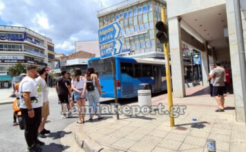 Του επιτέθηκε με μπουνιές στην στάση χωρίς λόγο μπροστά στη μητέρα του!
