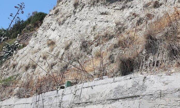 zakynthos-touristas-gremos-1