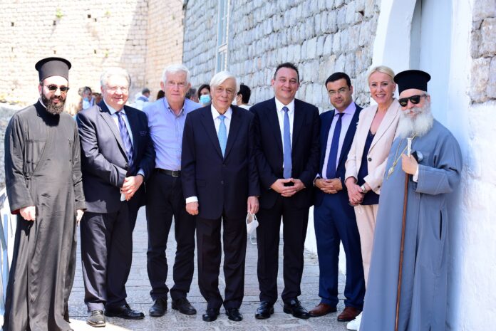 επίσημοι