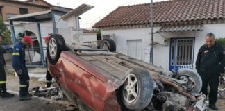 ΙΧ προσέκρουσε σε σπίτι και τούμπαρε