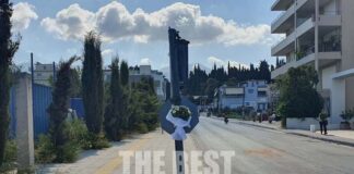 Λευκά λουλούδια κι ένα κερί στο μοιραίο φανάρι για τον 23χρονο Θάνο