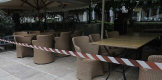 Λουκέτο σε καφέ για εργαζόμενο χωρίς αρνητικό τεστ