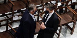 Ενοχλήθηκε από τα υβριστικά συνθήματα σε βάρος του ο πρωθυπουργός