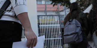 Αντιεμβολιάστρια αξιωματικός έσυρε στο τμήμα εκπαιδευτικούς – Σχηματίστηκε ΕΔΕ