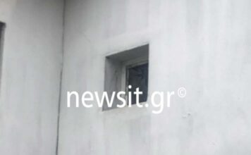 Μπήκε από αυτό το παράθυρο και την σκότωσε στο ξύλο